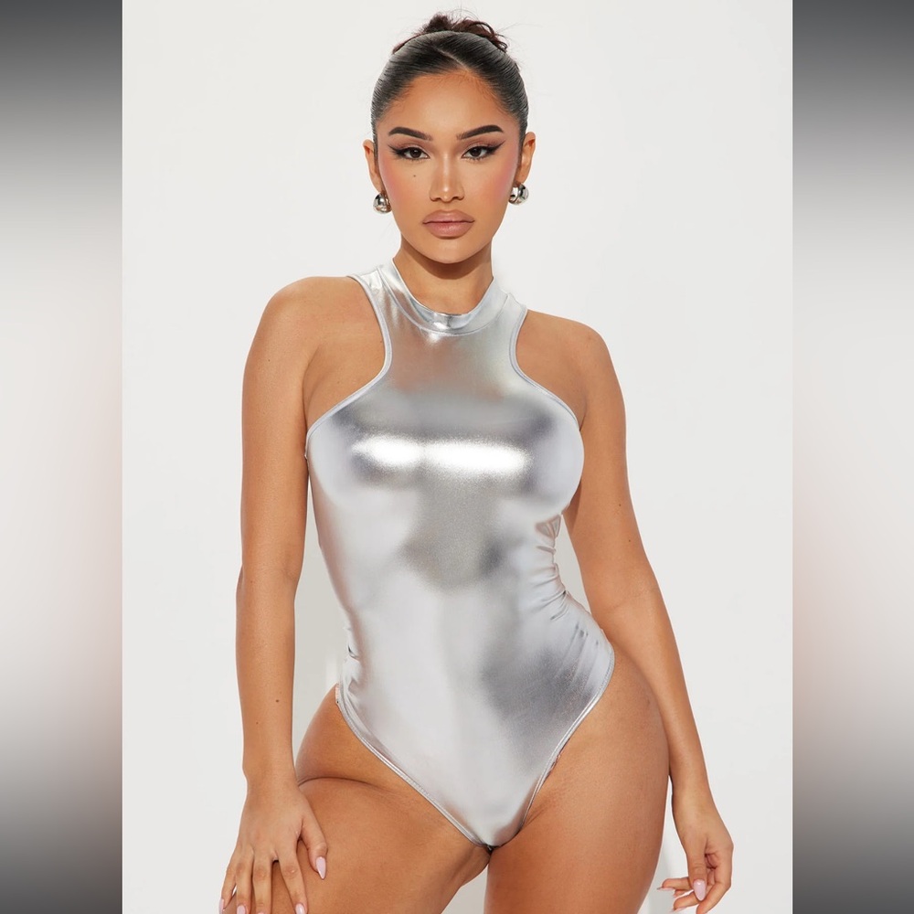 New. Fashion Nova bodysuit. Size Large